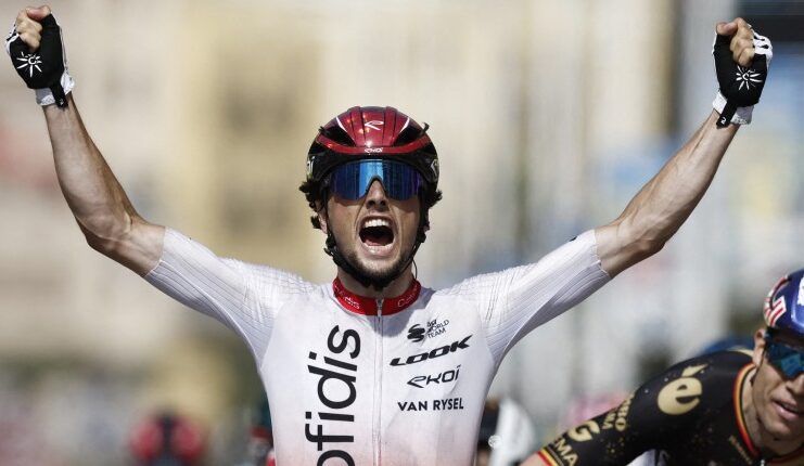 Elf Sekunden im Duell mit Vorjahressieger Vingegaard rausgeholt: Herausforderer Pogacar startet perfekt in die Tour de France. Der Franzose Lafay gewinnt die zweite Etappe im Baskenland.